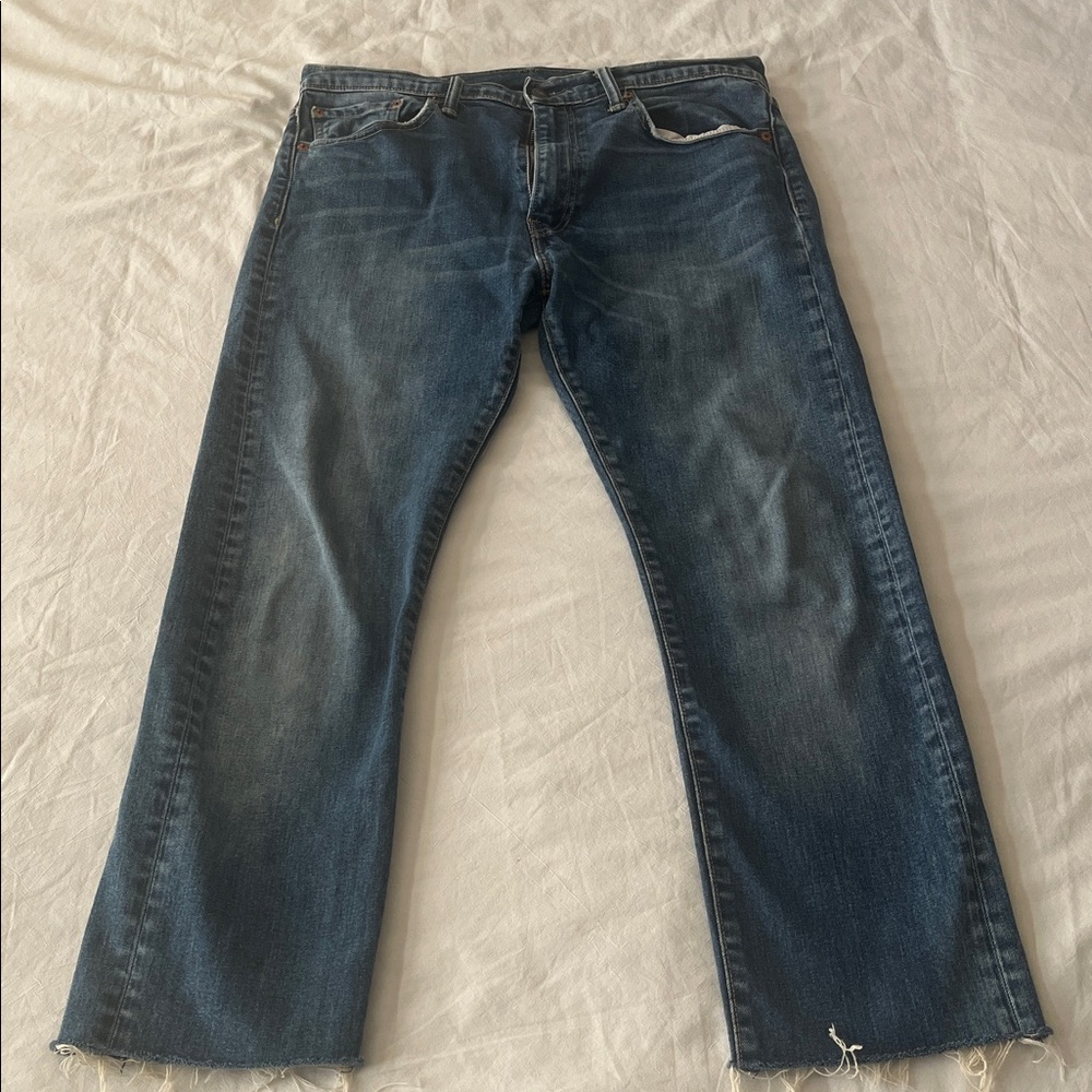Levi’s 513 men’s jeans Cropped to 34” x 26” frayed hem mid rise medium blue